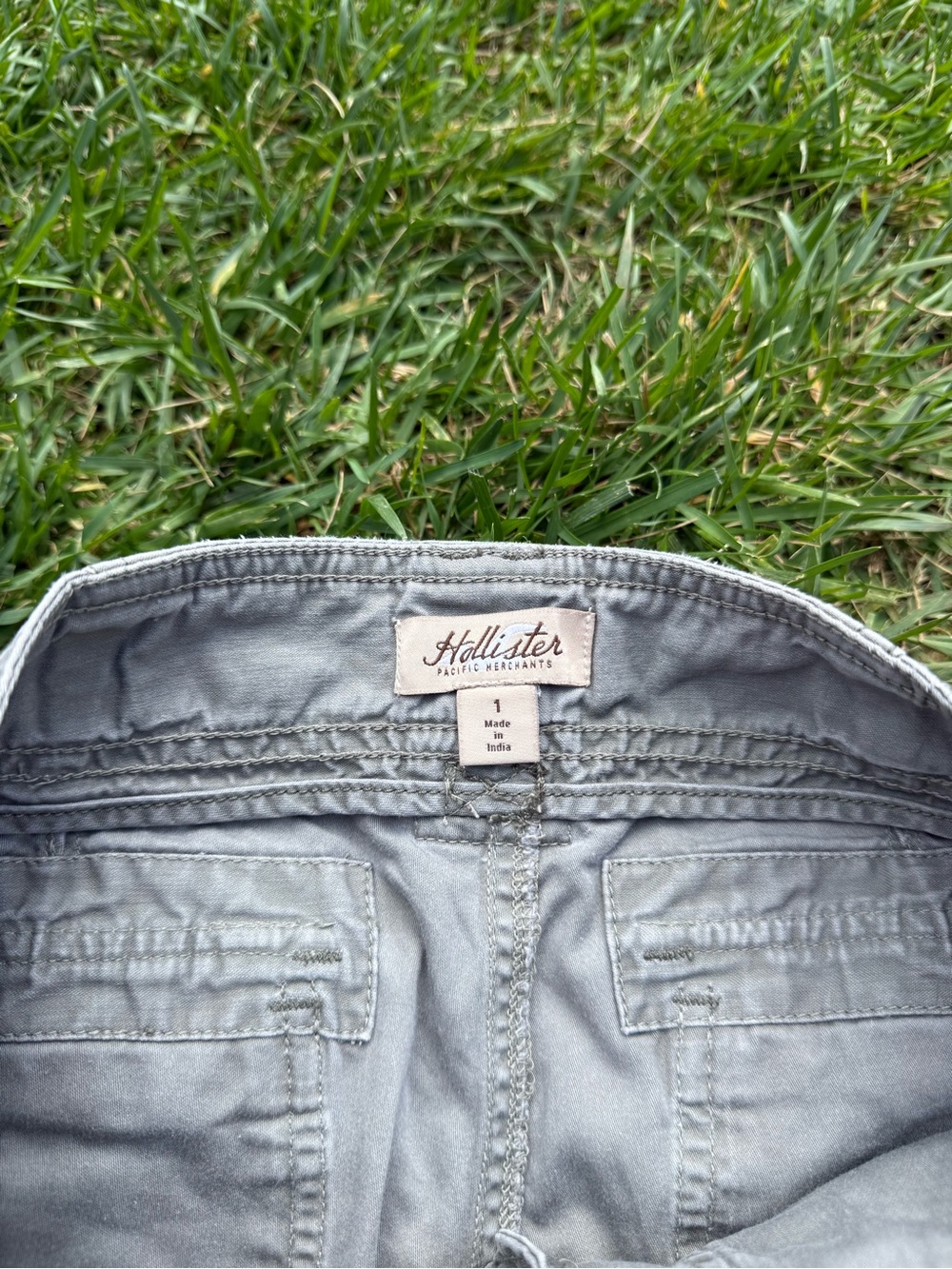 Vintage Y2K Hollister Women's Light Army Green Cargo Capris Size 1 - Picture 3 of 4